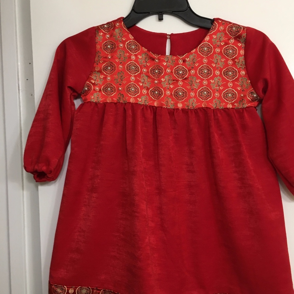 Taylor  Made Couture size 5